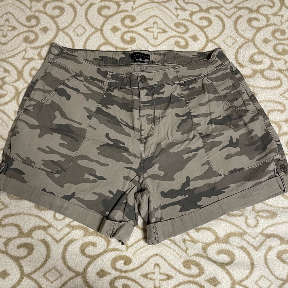 Sanctuary Green Camo Shorts